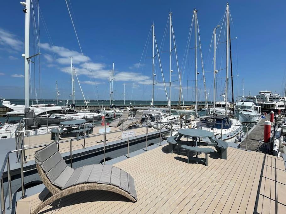 Yarmouth Waterlodge Floating Apartments 2 Exterior photo